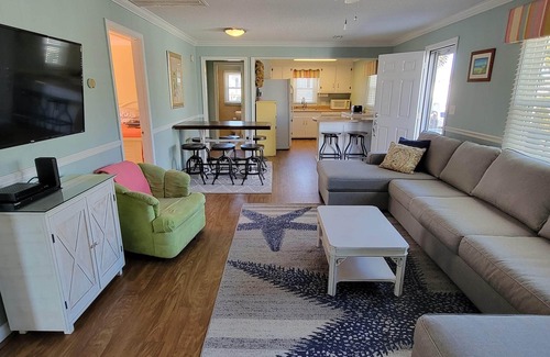 North Myrtle Beach House | Large yard with water access & floating dock/kayak launch. One block from beach