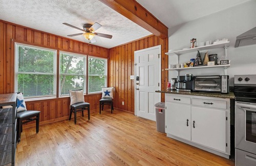 Roswell House | Largest guest capacity in walking distance to Canton St, group & pet friendly!