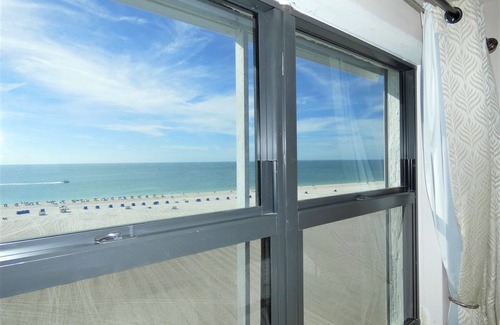 South Island Condo | Largest ocean front view in the Island winds!
