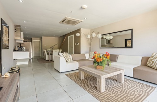 Oranjestad Apartment | Largest Space for Groups on Palm Beach (14)