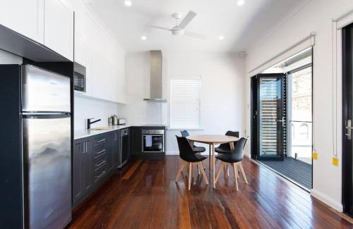 Largs Bay Apartment | Largs Oasis, Beach and Jetty views - Free wine