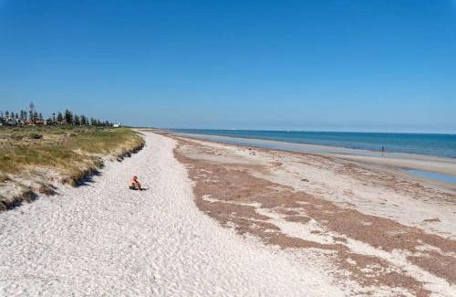 Largs Bay Apartment | Largs Oasis, Beach and Jetty views - Free wine