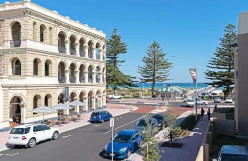 Largs Bay Apartment | Largs Oasis, Beach and Jetty views - Free wine