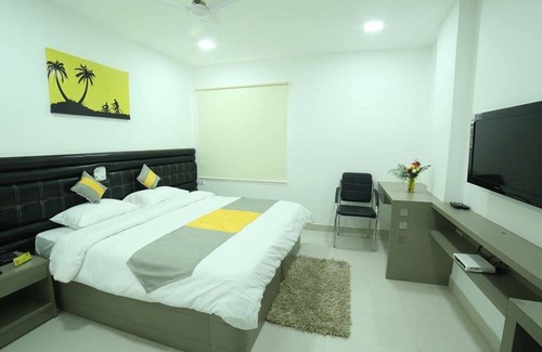 Madhapur Bed & Breakfast | Lariviera falcon nest in Madhapur