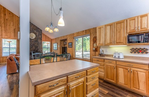Sunriver House | LARK07 - Your Home Away From Home, Private Hot Tub