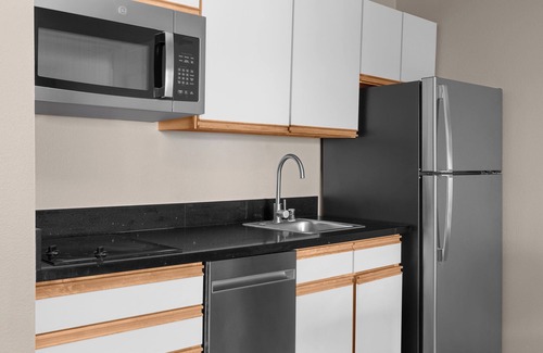Sacramento Hotel | Larkspur Landing Extended Stay Suites Sacramento