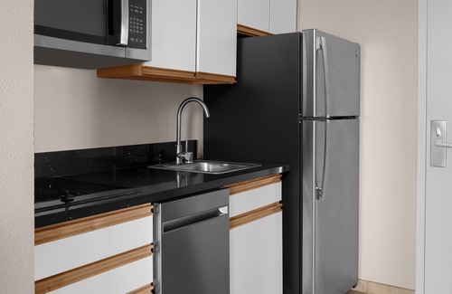 Sacramento Hotel | Larkspur Landing Extended Stay Suites Sacramento