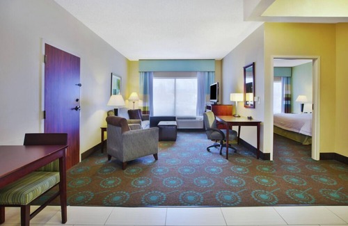 South Bend Hotel | Larkspur Landing South Bend