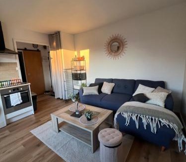 Ambilly Apartment | Lartdevivre