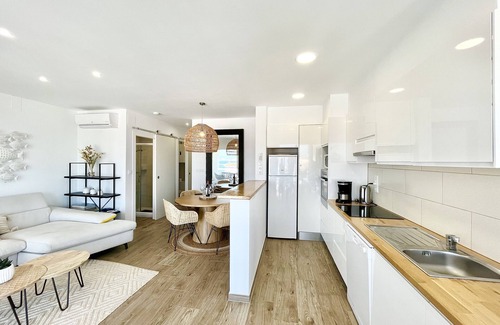 Roses Town Center Apartment | LAS OLAS 2B Roses