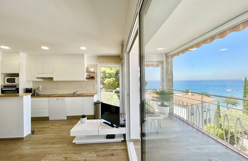 Roses Town Center Apartment | LAS OLAS 2B Roses