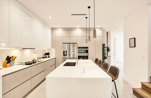 Middle River Terrace House | Las Olas-8 BD with Two HTD Pool-Jacuzzi-BBQ-Games