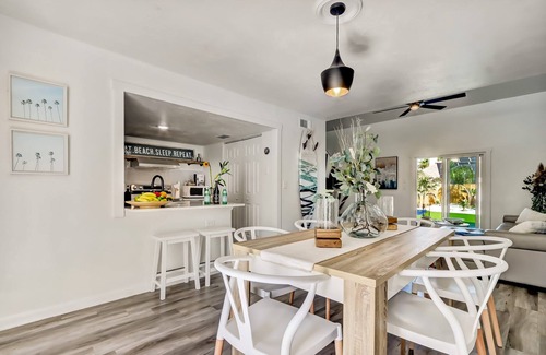 Vilano Beach House | Las Olas Cabana - Close to Beach & Restaurants