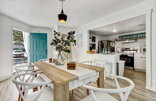 Vilano Beach House | Las Olas Cabana - Close to Beach & Restaurants