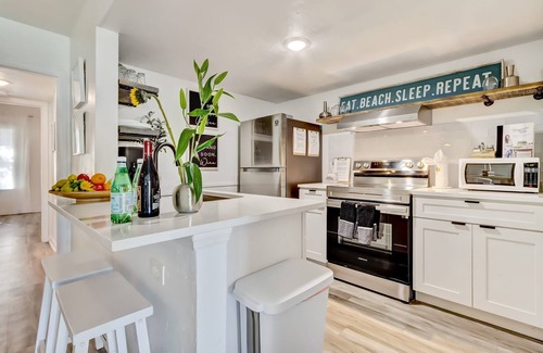 Vilano Beach House | Las Olas Cabana - Close to Beach & Restaurants