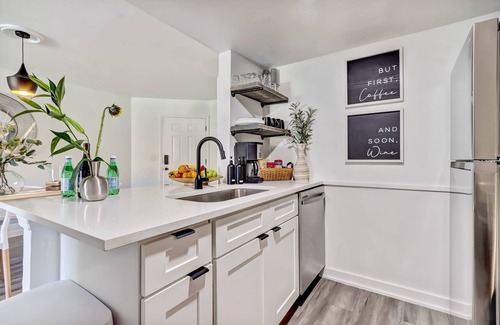 Vilano Beach House | Las Olas Cabana - Close to Beach & Restaurants