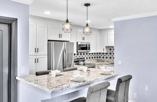 Nurmi Isles Apartment | Las Olas Luxury 2BR Apt + Pool