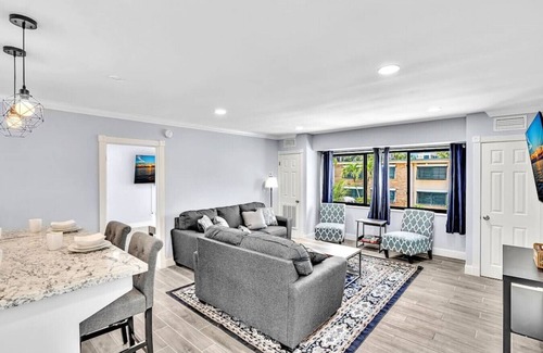 Nurmi Isles Apartment | Las Olas Luxury 2BR Apt + Pool