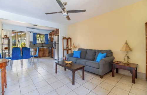 Coco Condo | Las Palmas Condo: Pool & Beach
