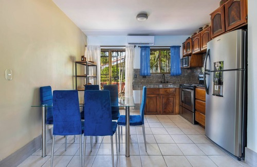 Coco Condo | Las Palmas Condo: Pool & Beach