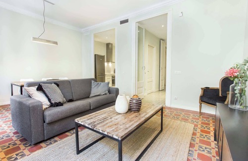 El Raval Apartment | Las Ramblas - Liceo 4 BD with balcony