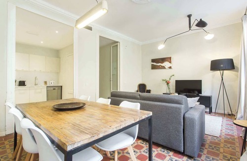 El Raval Apartment | Las Ramblas - Liceo 4 BD with balcony