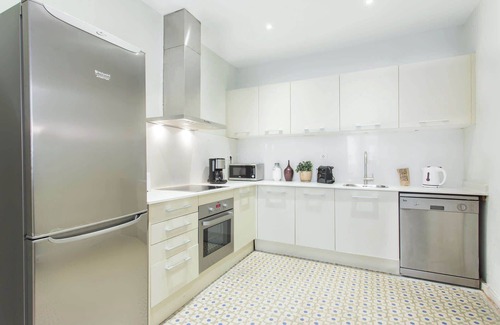 El Raval Apartment | Las Ramblas - Liceo 4 BD with balcony