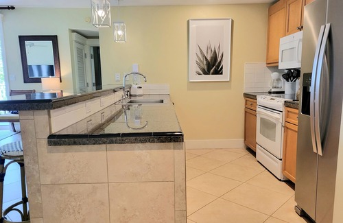 Baytowne Wharf Condo | Lasata 3401-3403 ~ "Suite Sunshine" is your next favorite place to stay!