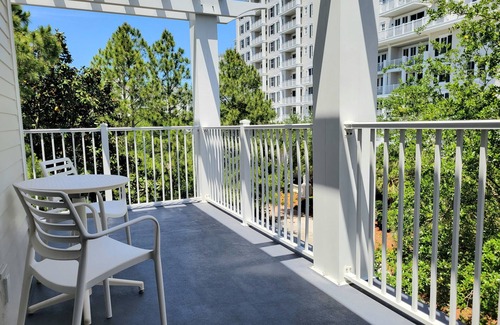 Baytowne Wharf Condo | Lasata 3401-3403 ~ "Suite Sunshine" is your next favorite place to stay!