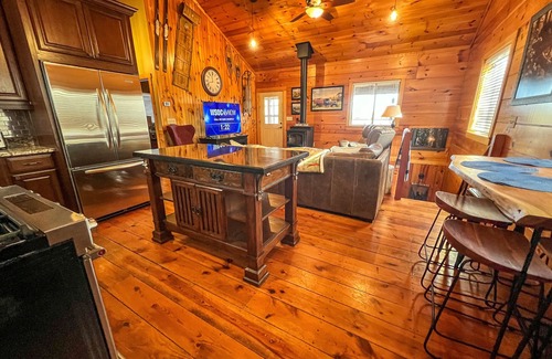 Fleetwood Cabin | Last Call for Summer Magic in the NC Mountains @ An Appalachian Hideaway