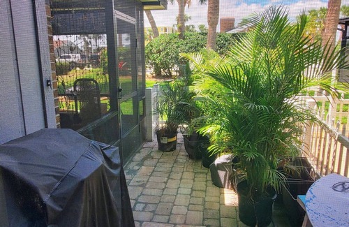 New Smyrna Beach House | 🧜‍♀️Last Minute Deals 🌴SLEEPS 7-POOL-CLOSE 2 FLAGLER🐬n GARAGE