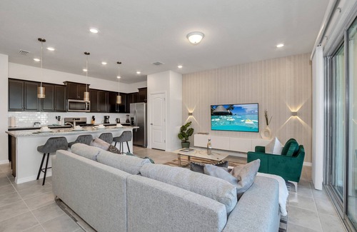 Loughman House | Last Minute Disney Getaway! Townhouse with Private Pool. Book Now! #119401