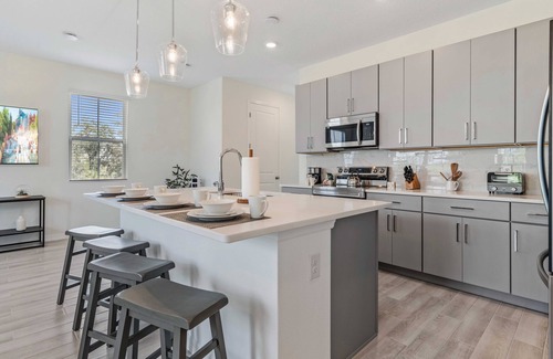 Davenport House | Last Minute Disney Getaway! Townhouse with Private Pool. Book Now! #121771