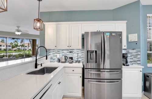 Naples Condo | Last Minute North Naples Seasonal Rental Available! Amazing Location East of 75