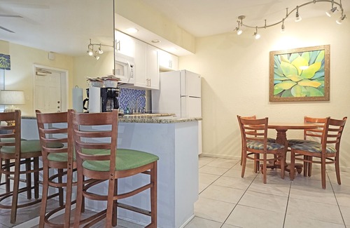 Belle Vista Condo | Last minute special! Walk Out To Beach - Pool Free Wifi & Laundry