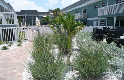 Belle Vista Condo | Last minute special! Walk Out To Beach - Pool Free Wifi & Laundry