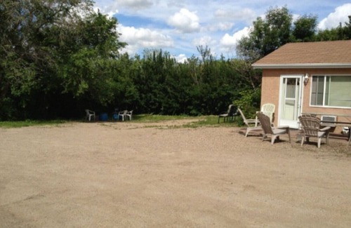 Regina Beach Cabin | Last Mountain Getaways-Unit #1-Regina Beach, Sk