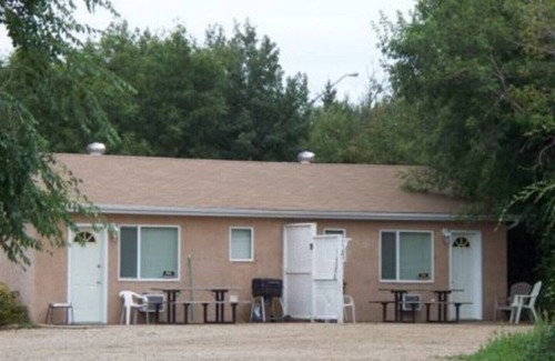 Regina Beach Cabin | Last Mountain Getaways-Unit #1-Regina Beach, Sk