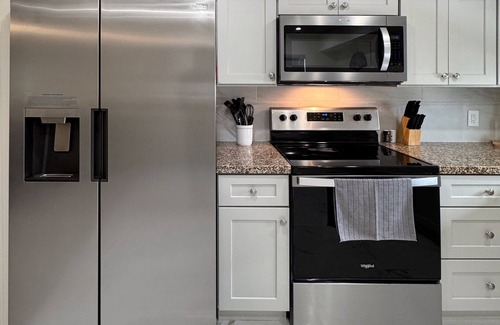Beverly Green Apartment | LasVegas,3BR,Book,Strip,Convention,SemaShow,CES26,LVCCwalkto,Sale,wifi,pool