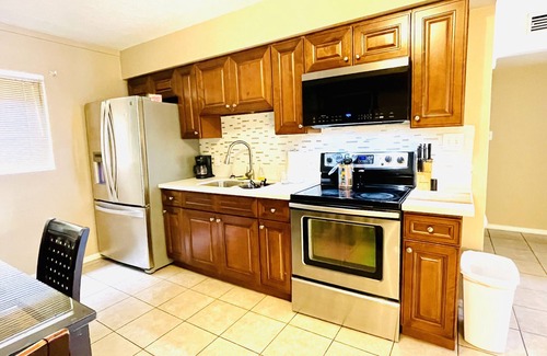 Beverly Green Apartment | LasVegas,STRIP,2BrCondo,ConventionCenter,petsFriendly,LVCC,wifi,pool,Semashow,