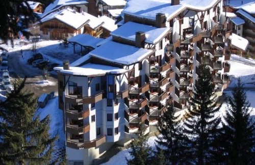 La Perriere Apartment | LaTaniaCourcheval SAUNA SKI INOUT Sleep 8 2 BR +mezanine 2 Bath Panoramic views