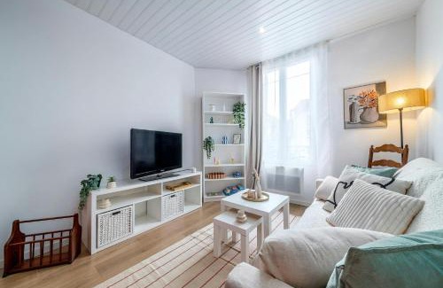 Epinay-sur-Seine Apartment | LAtelier dEpinay Terracotta - Near Paris