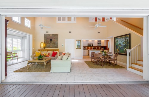 White St. Gallery House | LATITUDE 24 ~ 3 B/3 Ba Two-Story Home in Old Town with Lush Outdoor Oasis!