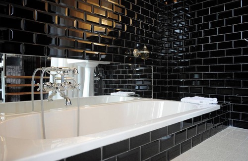 Matonge Hotel | Latroupe Hotel Le Berger.