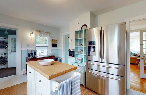 Pemaquid Beach House | Laughton House & Cottages