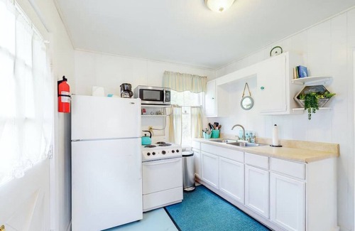 Pemaquid Beach House | Laughton House & Cottages
