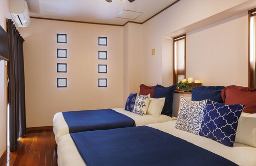 Kin House | Laulea YAKA