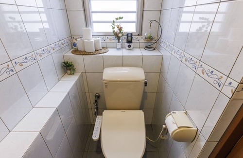 Kin House | Laulea YAKA