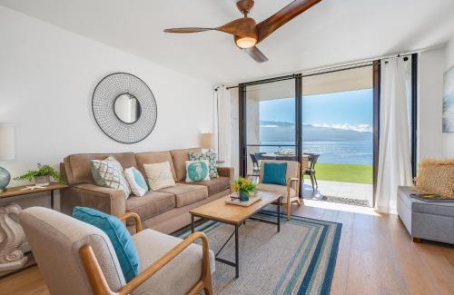 Wailuku House | Lauloa 105 · LOA 105 2BD OceanFront Getaway w AC Pool