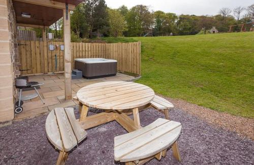 Linlithgow Apartment | Laurel Cottage at Williamscraig Holiday Cottages